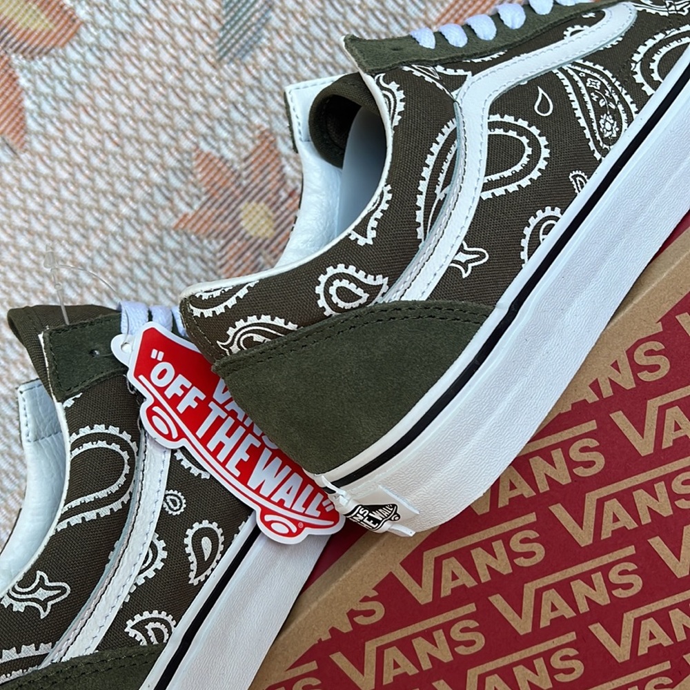 Vans Men’s Old Skool
(Peace Paisley) Grape Leaf 
VN0A5KRFBOF sneakers - Picture 15 of 16
